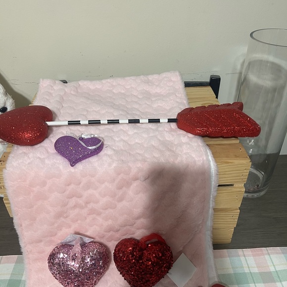 New Assorted Valentines Day Decorations - Picture 3 of 6